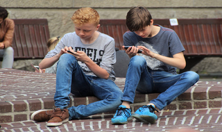 Causas e consequências da dependência digital dos jovens na contemporaneidade