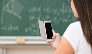 O uso do celular em sala de aula: ferramenta de aprendizagem ou de distração?
